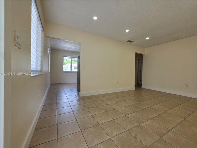 Foto del edificio - 5290 NW 2nd Terrace