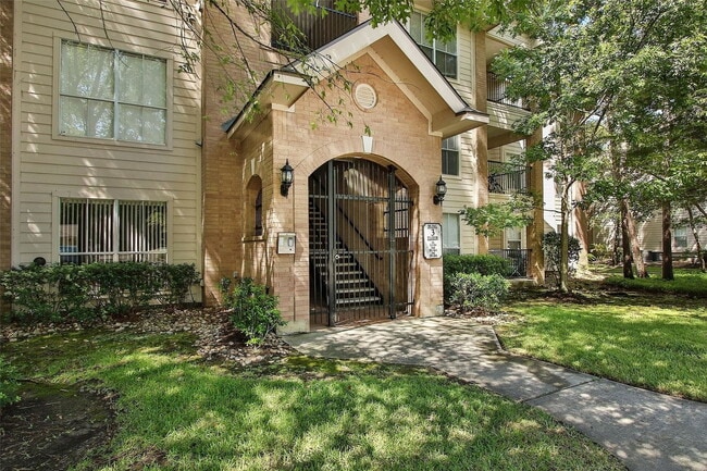 Building Photo - 8051 Bay Branch Dr
