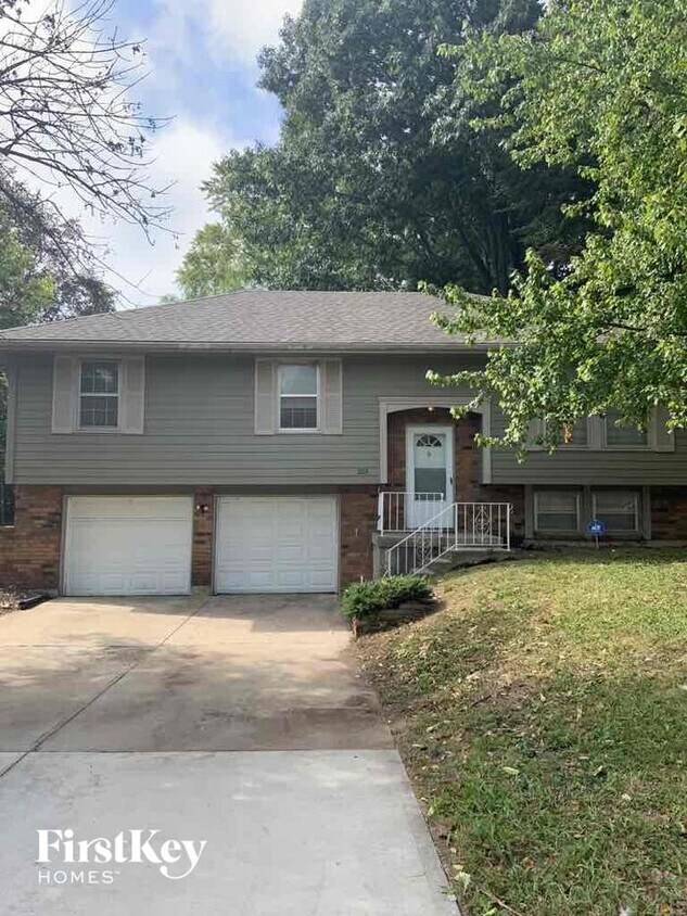 1213 SE Langsford Rd, Lee's Summit, MO 64063 House Rental in Lee's