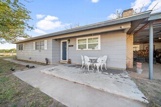 Apartments for Rent with Yard in Westbrook TX