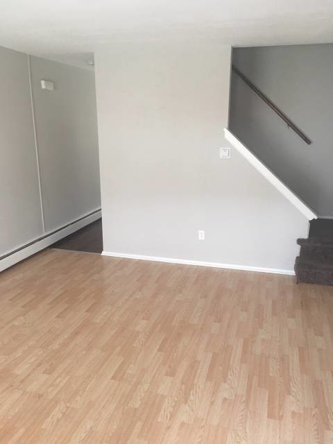 Foto del edificio - 4960 Hinsdale Ave