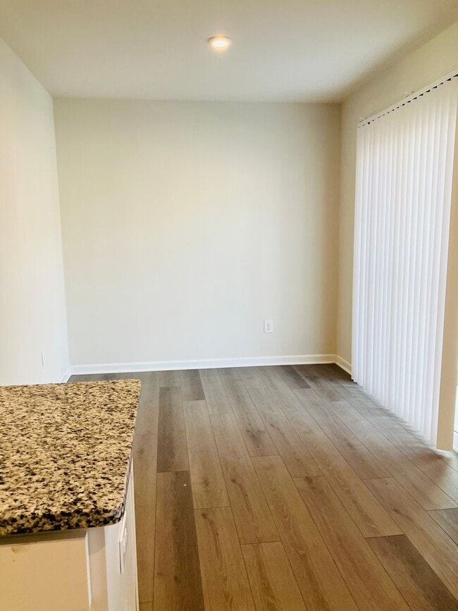 Building Photo - Minutes to Downtown Nashville!