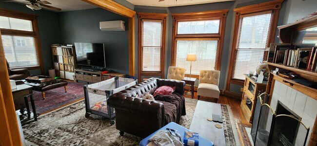 Foto del edificio - 900 Laurel Ave