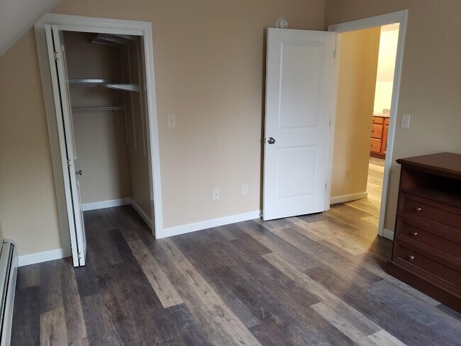 Foto del edificio - 380 Oxbow Rd