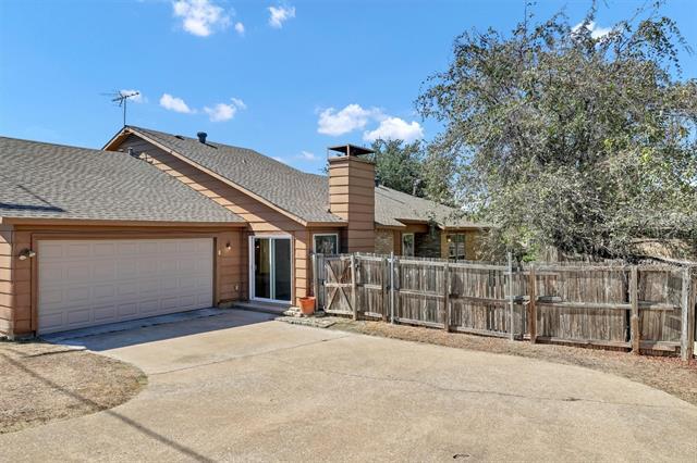 Building Photo - 9722 Summerwood Cir