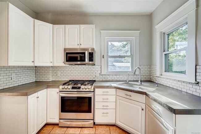Building Photo - 2110 W 29th Ave