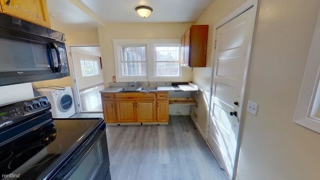 Building Photo - 251 Ivy Dr