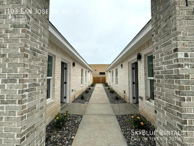 Building Photo - 103 San Jose Dr