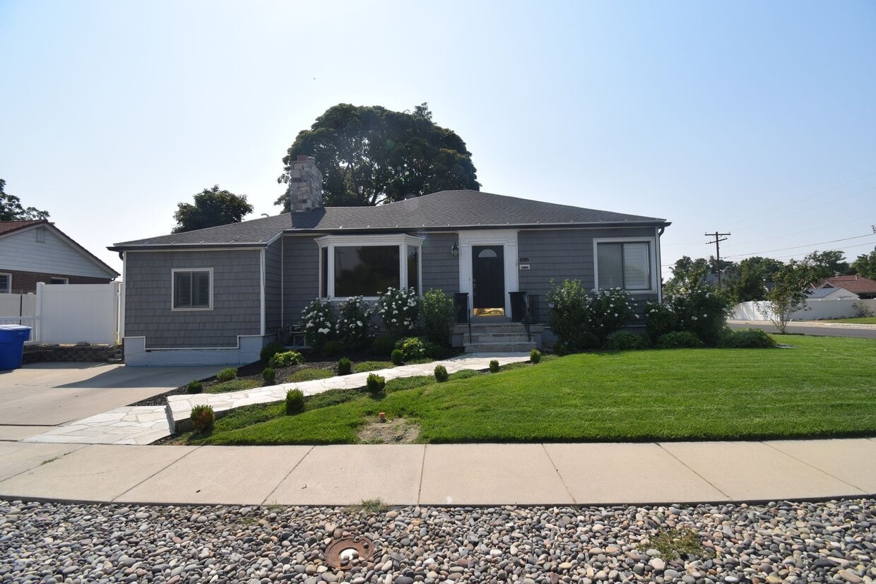 Unique 6 Bedroom Home in Midvale! - Unique 6 Bedroom Home in Midvale!