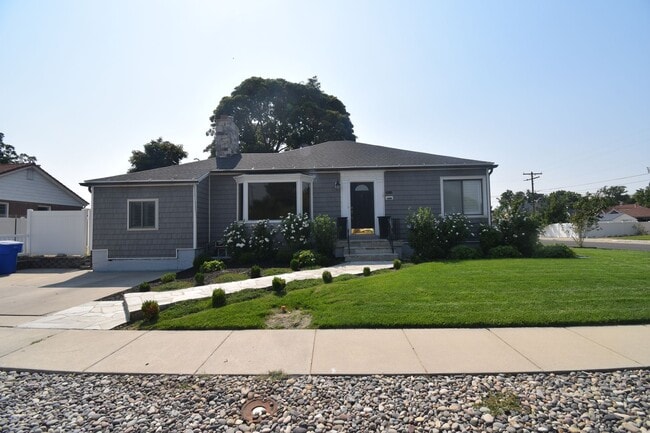 Unique 6 Bedroom Home in Midvale! - Unique 6 Bedroom Home in Midvale!