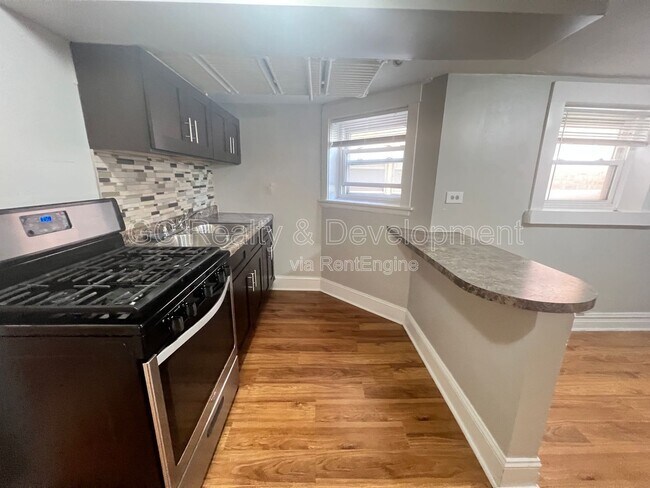 Foto del edificio - 5410 W Berteau Ave