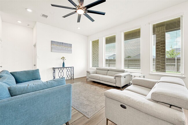 Foto del edificio - 31914 Lillie Lilac Ln