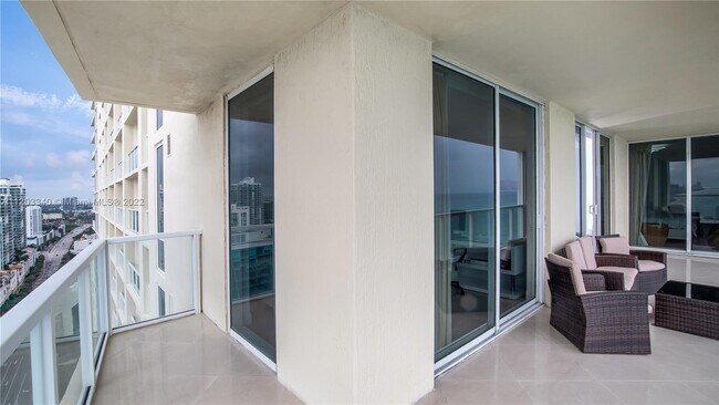 Building Photo - 16699 Collins Ave