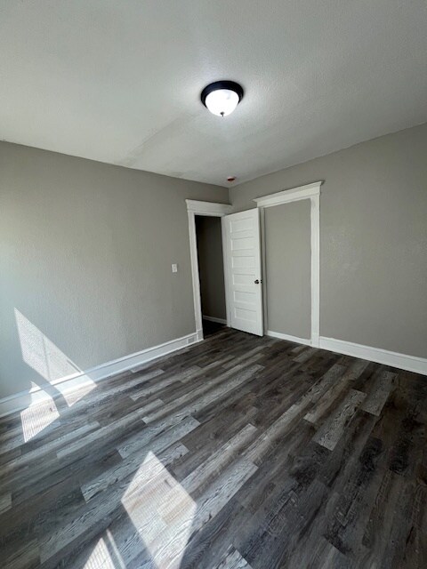 Building Photo - 103 Lounsbury St