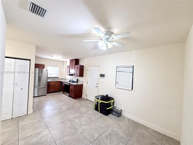 Foto del edificio - 1830 NW 1st St