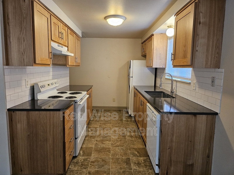 Primary Photo - 318 W 30th St
