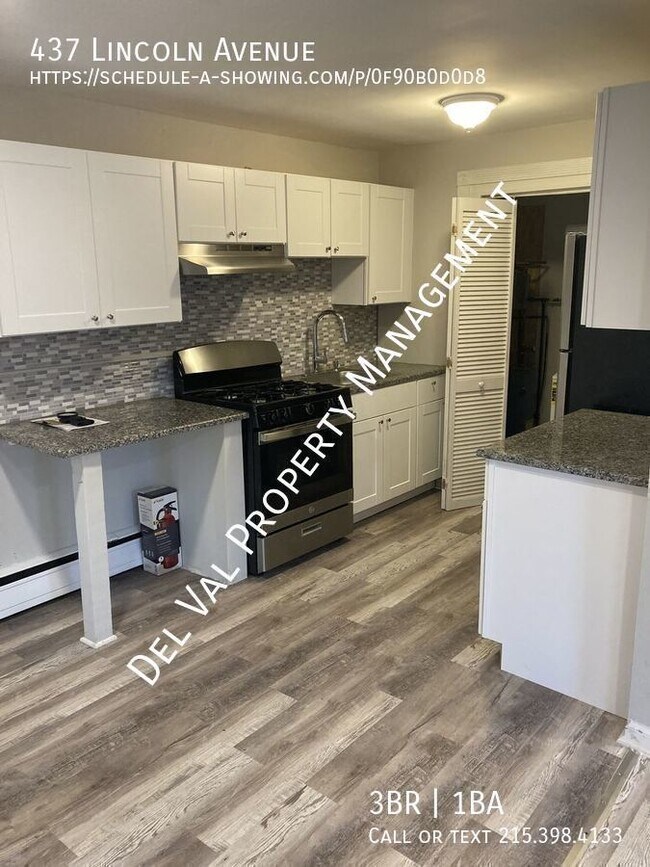 Building Photo - Newly Renovated 3-Bedroom Twin Rancher For...