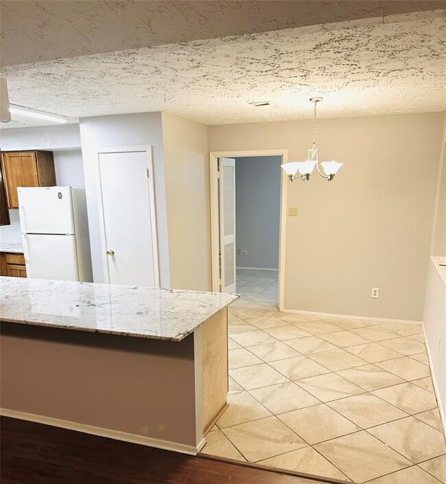 Building Photo - 13611 White Cliff Dr