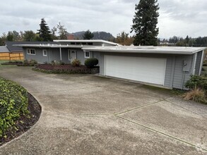 Building Photo - 601 Edgemont Way