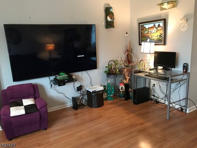 Foto del edificio - 623 Harrison Ave