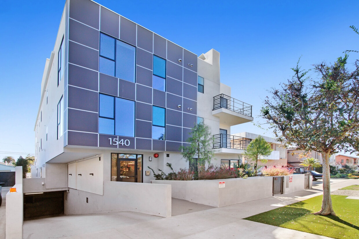 Foto principal - 1540 S Hayworth Ave