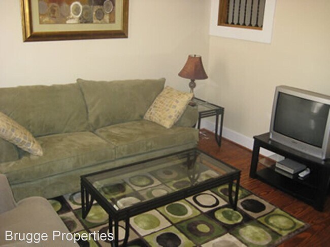 Building Photo - 664 Kerr St