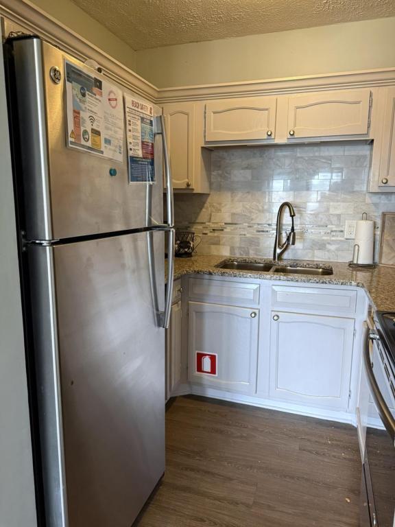 Building Photo - 301 Lullwater Dr