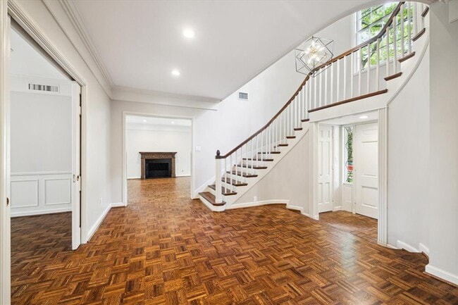 Building Photo - 8 Pine Forest Cir