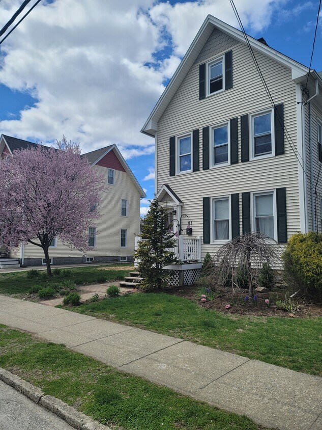 81 Hodge Ave Unit 81, Ansonia, CT 06401 Apartments in Ansonia, CT