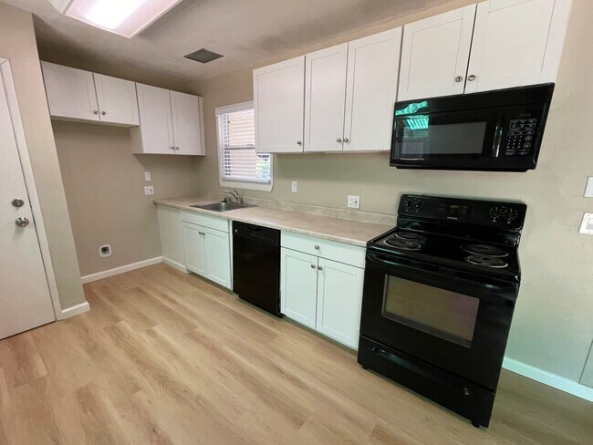 Building Photo - 2878 Foskett Ave