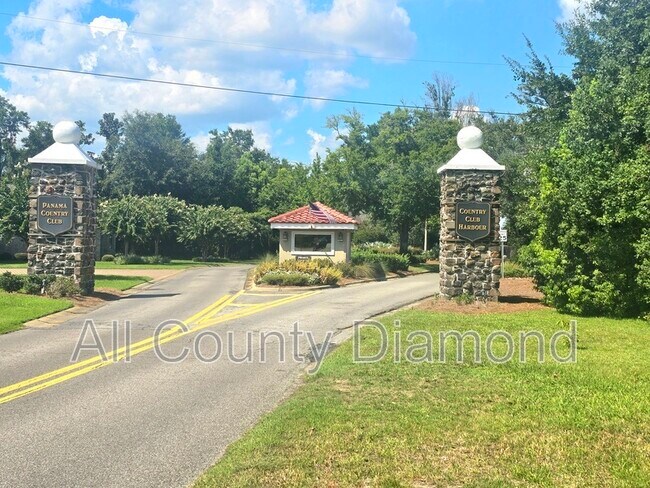 Building Photo - 1327 Country Club Dr