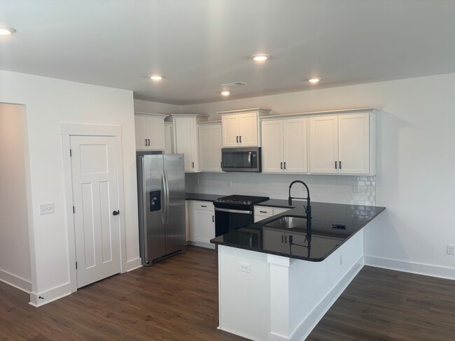 Building Photo - 484 Ml Pk Wy