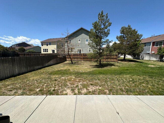 Foto del edificio - 2 Bed 3 Bath Townhouse with  2 Car Attache...