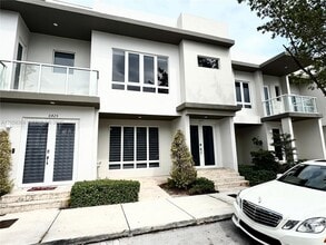 Building Photo - 6423 NW 105th Ct