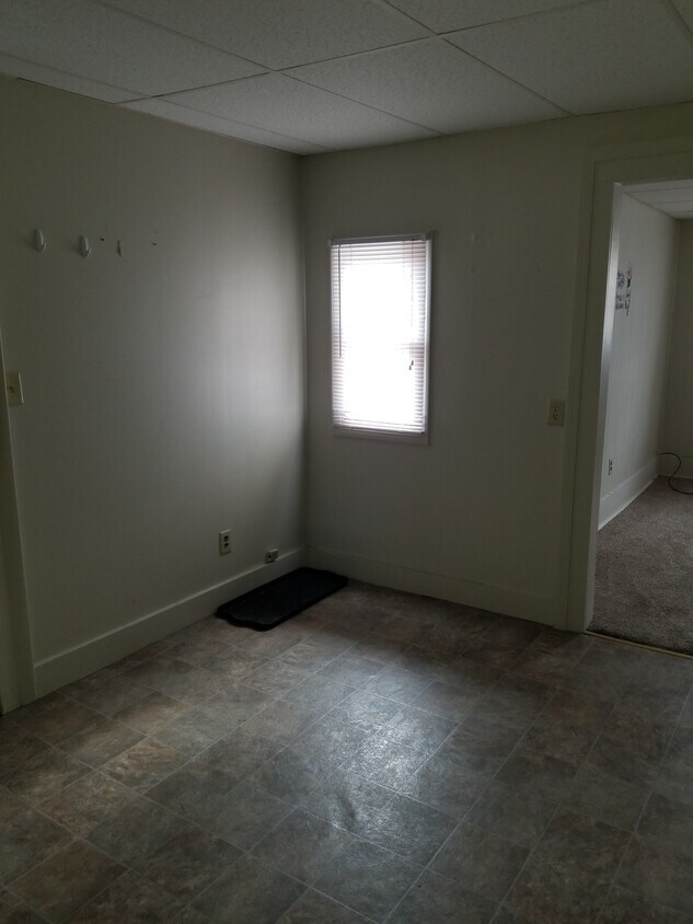 Primary Photo - 152 East Ave