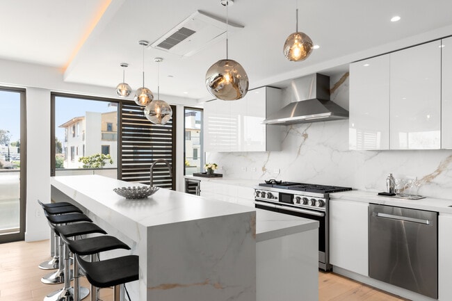 Building Photo - Lumiere at Malcolm