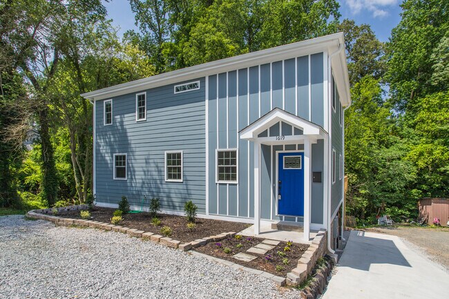 Curb View - 1619 Avondale Dr