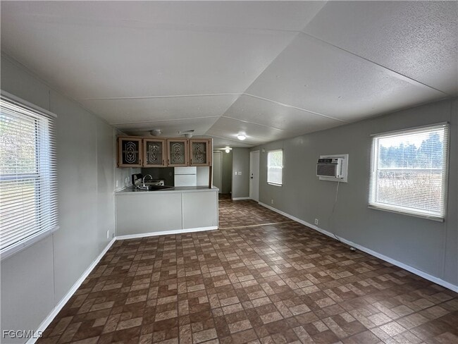 Building Photo - 7945 Hart Dr