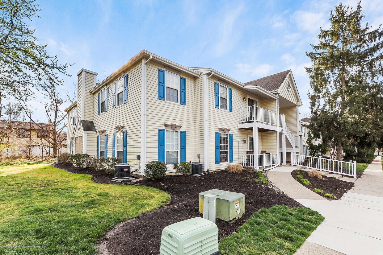 63 Beaumont Ct, Tinton Falls, NJ 07724 Room for Rent in Tinton Falls