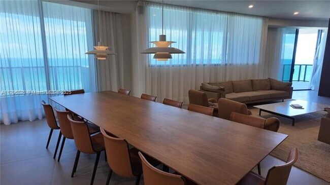 Foto del edificio - 18555 Collins Ave