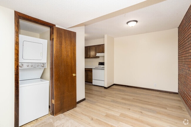 2BR , 1,5BA - 952SF - The Villa