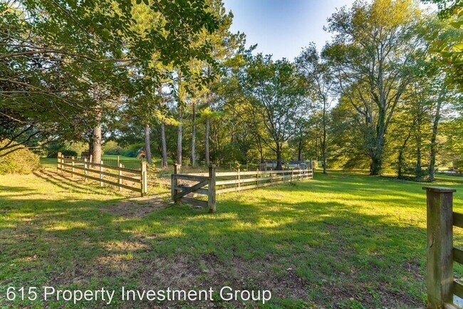 Building Photo - 5 br, 5 bath House - 1829 Old Hickory Blvd.