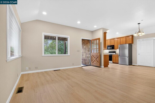 Foto del edificio - 261 Castle Hill Ranch Rd