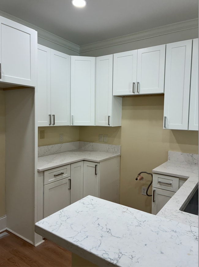 Building Photo - Room in Townhome on Windermere Dr