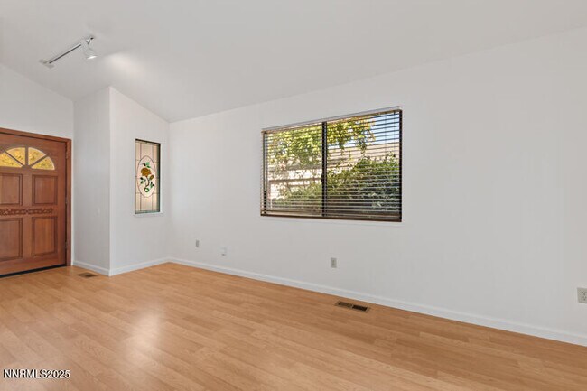 Foto del edificio - 767 Walker Ave