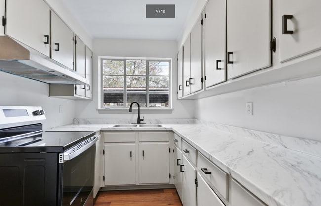 Building Photo - 236 E 60th St