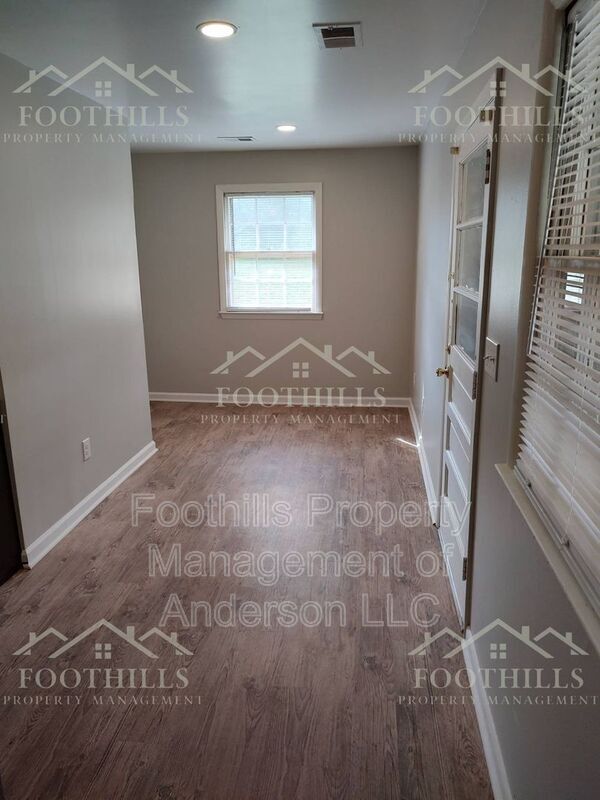 Foto del edificio - 2505 Rolling Green Rd