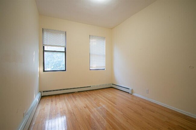 Building Photo - 327 2nd St