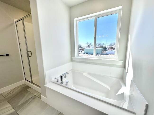 Foto del edificio - Brand New 3-Bedroom 2.5-Bathroom Townhome ...