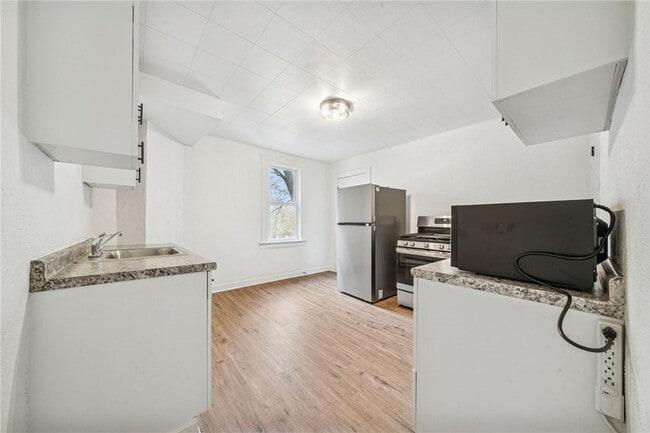 Photo - 3226 Richardson Ave Apartment